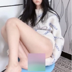 《网红{{网红名字}}的自行打包：颜值无敌的清纯小仙女，放飞自我，不明液体溢出，最狠姨妈来了！》