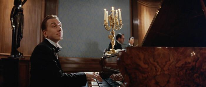 《海上钢琴师:泰坦尼克号上的爱与坚持》