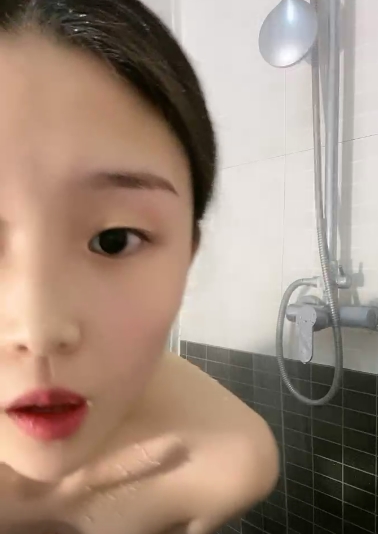 最新斗鱼宅男圈私藏疯传无名氏素人美女主播【直播】（极品美女与好友）的私拍奥利给表演合集[1V-837M]