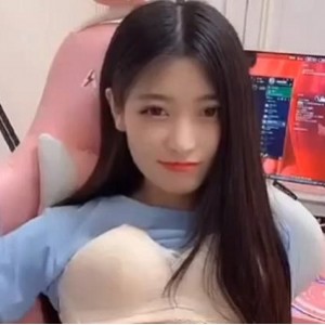 夜微凉,抖音月月大。 快手上的小姐姐真不少。