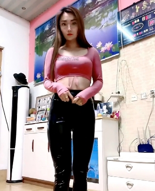 最新虎牙超人气本土御姐成熟女人风眼镜美成熟主妇浮力姬《大小姐姐》透视果舞稀缺散播合集774M