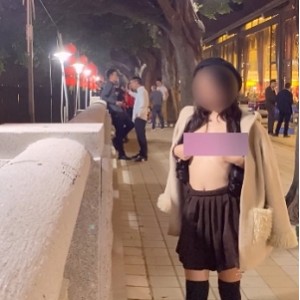 超美户外主播冯珊珊野外打野合,网友:这野我承包了!