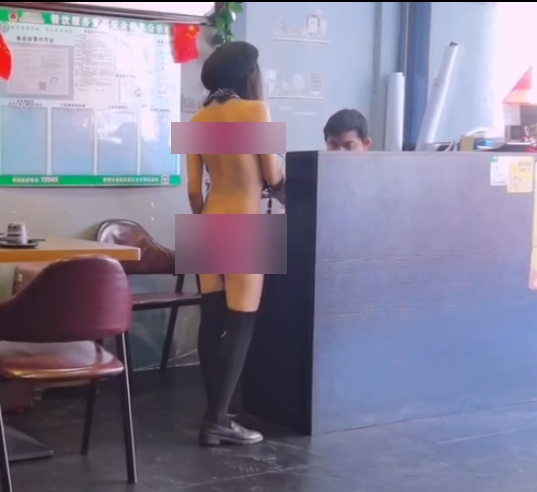 超美户外主播冯珊珊野外打野合,网友:这野我承包了!