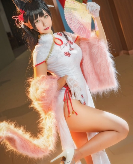 最新某推绝美coser（Momoko葵葵）合集