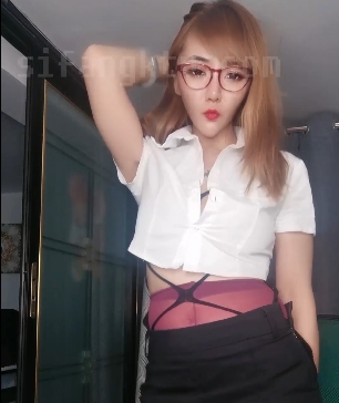 快手万粉主播陈小魔挑战尺度合集,尺度大到连快手自己都看不下去。