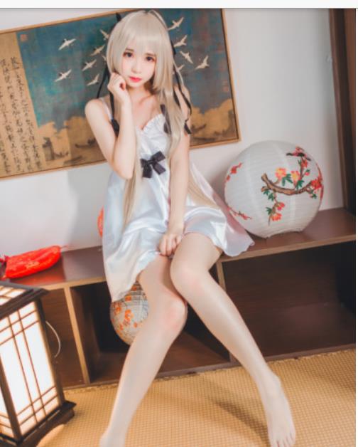 超人气小仙女的疯猫写真合集,这个小姐姐有点可爱。