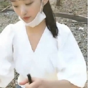 最新斗鱼宅男圈私传散播绝版清纯幼齿素人美女【素人私拍】（S气妹子）室外车阵野外露出绝版视频合集_1.42GB