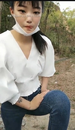 最新斗鱼宅男圈私传散播绝版清纯幼齿素人美女【素人私拍】（S气妹子）室外车阵野外露出绝版视频合集_1.42GB