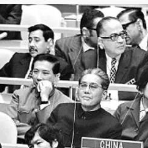 人文传记《才情人生+乔冠华》