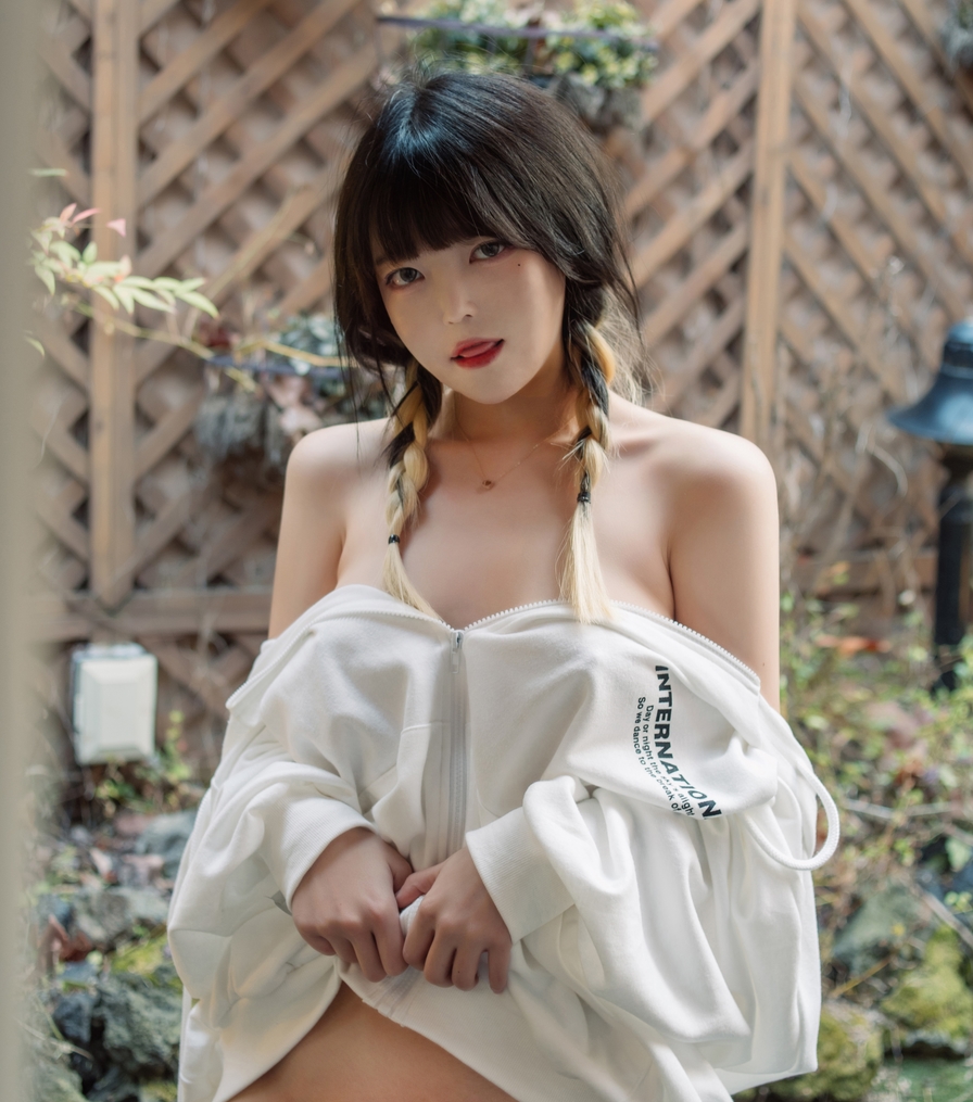 神秘美女韩国Aram作品福利合集28.3g，收藏590次，百度ED2K热议