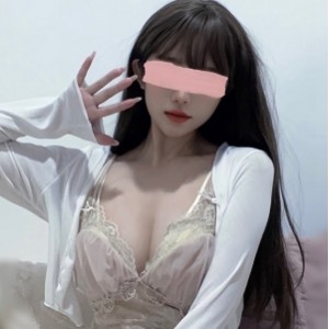 糖果色清新甜美，小粥举牌私拍视频收藏量213