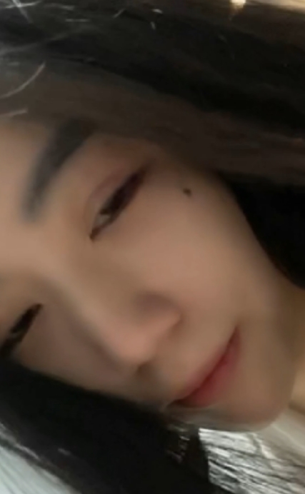 抖音甜美女大学生欣梦然：6v4.9g视频收藏百度补