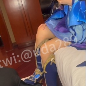 合作的视频总是充满惊喜和创意。这个视频不仅展现了他的多才多艺，还让观众在欣赏的同时感受到了他对角色的热爱和用心。快来下载这个别开生面的视频，一起感受爬墙少年co