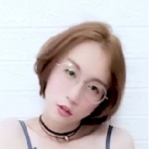 艾爷伪娘纯洁锁丝袜女同指教合集5v2.2G百度盘