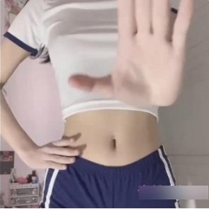 给力与活力，让人感受到无限的快乐。”奶熊在接受采访时说道。她的舞蹈视频不仅展现了她的舞技之高超，更展现了她对舞蹈的热爱与执着。如果你也想感受奶熊带来的舞蹈魅力，