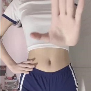 给力与活力,让人感受到无限的快乐。”奶熊在接受采访时说道。她的舞蹈视频不仅展现了她的舞技之高超,更展现了她对舞蹈的热爱与执着。如果你也想感受奶熊带来的舞蹈魅力,不妨来看她最新的舞蹈合集:极致完美的舞蹈精灵,千转百变的舞姿,让你沉醉在舞蹈的海洋中,感受舞蹈的魅力与魔力!