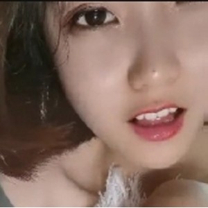 清纯大眼萌妹子露脸厕所放飞自我视频（YinYe版）-百度盘