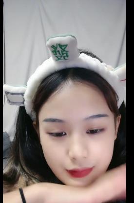 甜美卡哇伊嫩妹妹坦然笑自拍直播，身材贫R小森林搞怪展示！2小时52分钟