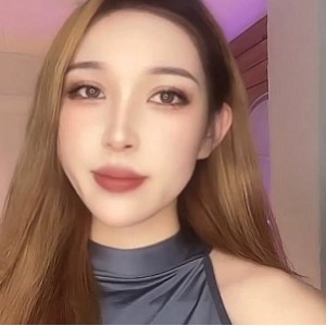 疯狂抖音新晋美女主播小三儿，高质量资源，花样多多，快来欣赏吧！