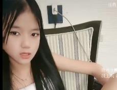 火爆无敌光自拍视频，粉丝互动怀里玩棍子小哥C，注意水印