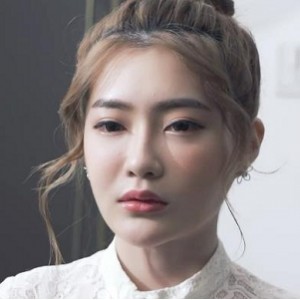 沈娜娜婚纱视频：家庭温情尴尬瞬间观看