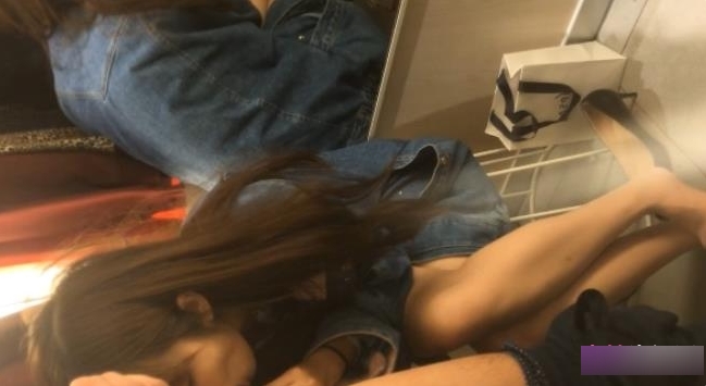 给力互动！最新情侣优衣库试衣间体验