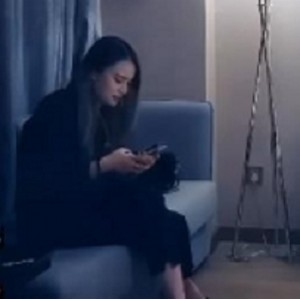 修身黑衣约会酒店前凸后翘