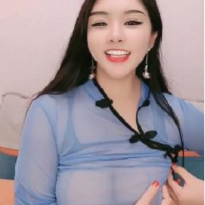 卡戴珊10.3-4：身材诱惑，熊逗趣，天然下垂，2V视频资源