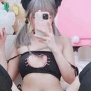 绯红小猫：高颜值人气主播作品合集