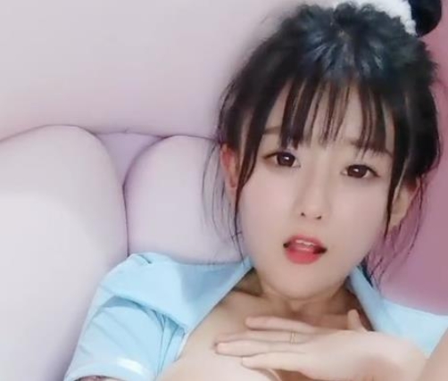 清纯软妹子直播合集细节增加：清纯软妹子直播合集，精选多款软妹子主播直播精彩瞬间。