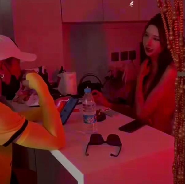 限时特惠颜值巅峰网红主播欣桐诱惑美团小哥1V-220M