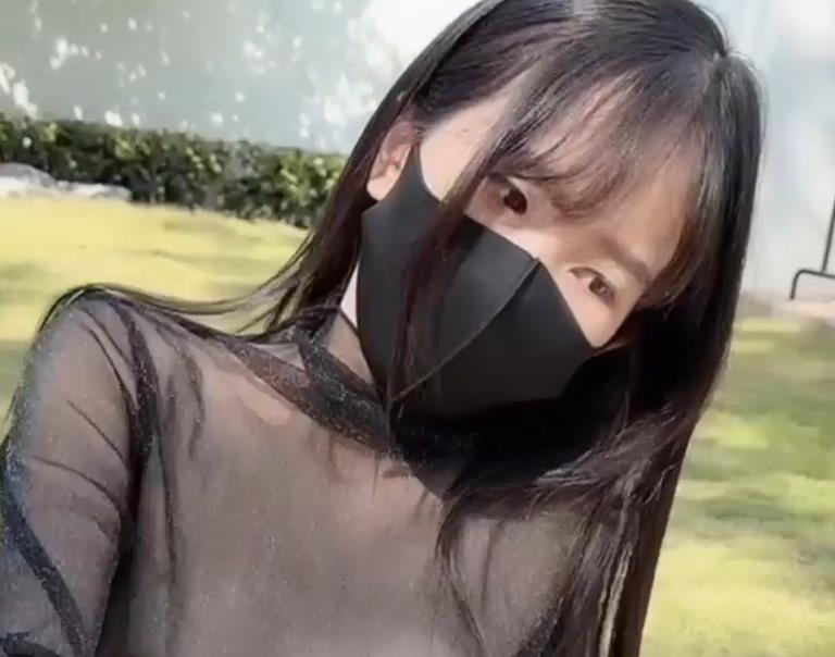 粉色情人温泉花园双马尾妹子2V，986M