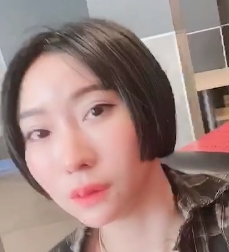 大罩杯美女户外大罩杯，不穿奶罩不穿内裤，手指扣某处[1V+189MB][百度秒传]