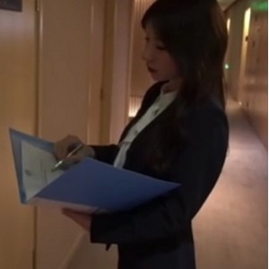 顶级剧情女神周于希4V+2G视频