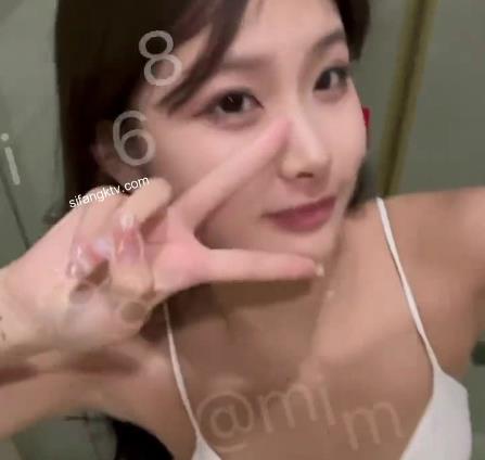 1.小屁mimi:萌萌哒小屁mimi2.黄蓉:梦幻般的黄蓉3.网红脸:精致网红脸妆4.宝藏女孩:宝藏女孩发型5.社保:专业社保服务6.古灵精怪:神秘古灵精怪7.究极核弹:究极核弹级别装备8.888高阶VIP:888高阶VIP会员9.878M:878M超高性能