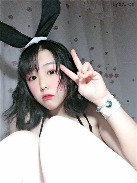 网红快手主播福利两套奶酪陷阱作品,全能型极致身材,袒露胸脯丰乳,优柔动作,衣架发夹,高颜值粉丝必备!