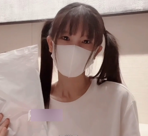 精选光“阴”妹子天花板上的性感体验:粉色情人+油光白丝吊带+1V+650M+百度盘