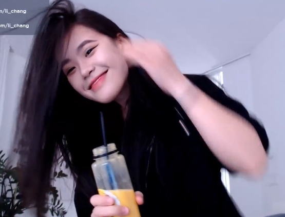 OnlyFansLiChang火辣美轮美奂:欧美清纯豪放闺蜜浮力爽感