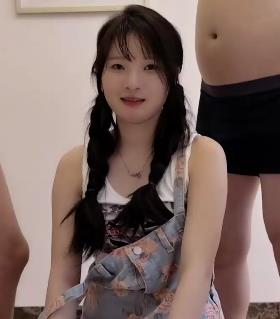 《疫情下的清新：扣扣传媒上的琳琳与男优，榨干体力，给力活泼》
