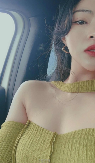 极品尤物：紧身衣燃脂健身，视频中折磨人的给力！