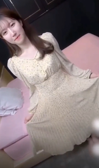 美若天仙！网红{{网红名字}}用勇敢坚定，展现出{{关键词20}}的力量！