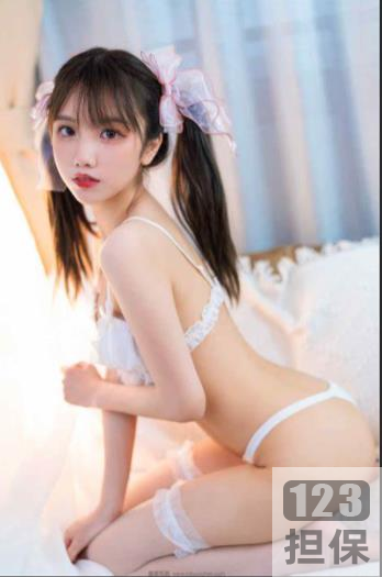 网红人间尤物果咩酱w全新写真无修大礼包:烫金发、短T、酱油W、画质、剧情、猫耳朵、斑点裙,让你心动不已
