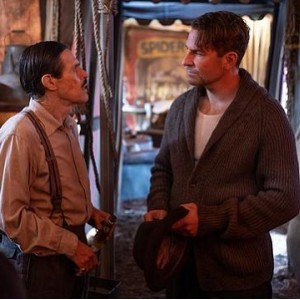 《玉面情魔》：黑暗勾结诈骗病患钱财的剧情