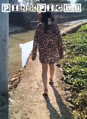 斗鱼浮力姬主播pinkpigbb室外大胆露出，大自然美妙71V-13G视频