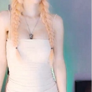 《虎牙女主播朴允星夏璃月定制合集：性感跳舞、极致颜值、抢眼身材，必看精彩！》