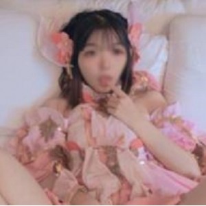 最新露脸COSER_极品反差婊-小余【秀萝套图】