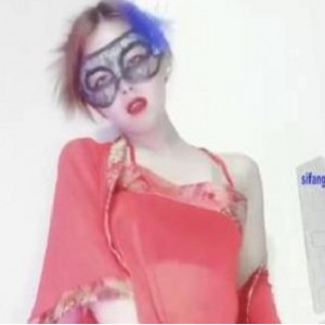 快手火辣妹子艾米又出新视频,这次是火辣辣超爽紫薇舞。