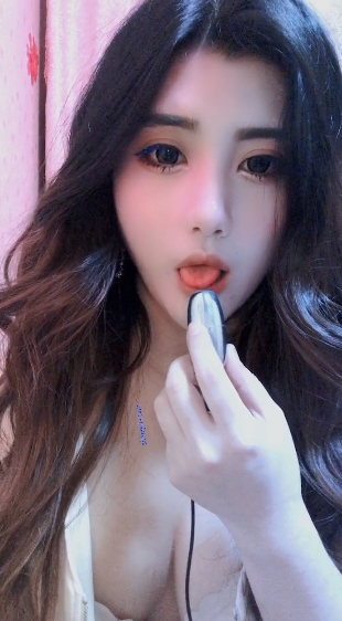 抖音风女神金鑫蔓笙,你居然长这样,这还是那个“社会你鑫姐”吗?