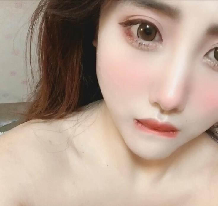 抖音风女神金鑫蔓笙,你居然长这样,这还是那个“社会你鑫姐”吗?