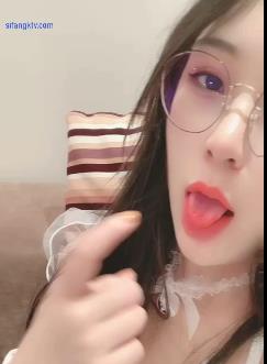 砂糖女神的腰好细?不,是砂糖女神的腰太嫩了。
